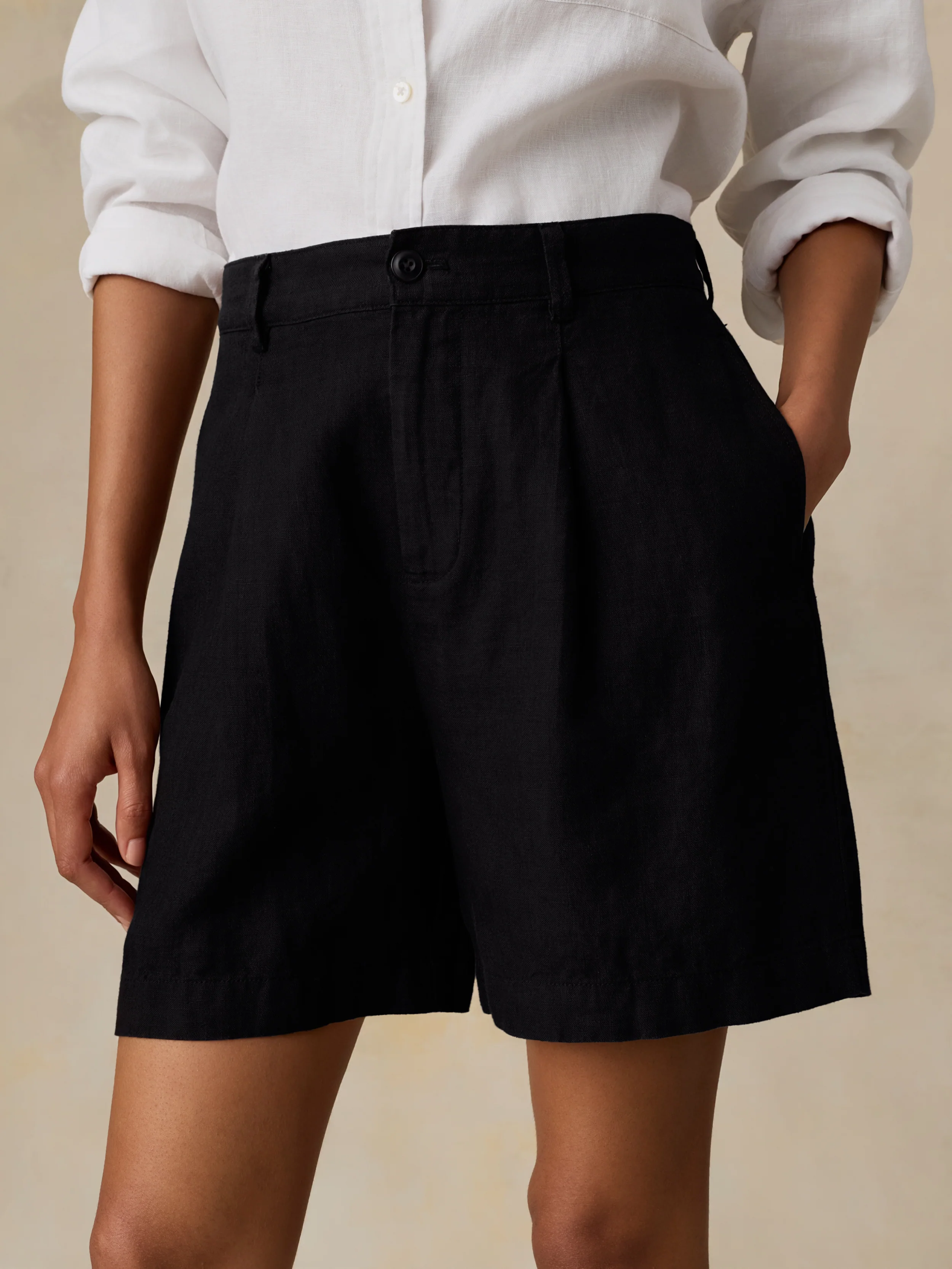 Sun Strider Linen Pleated Short - Black - Image 5